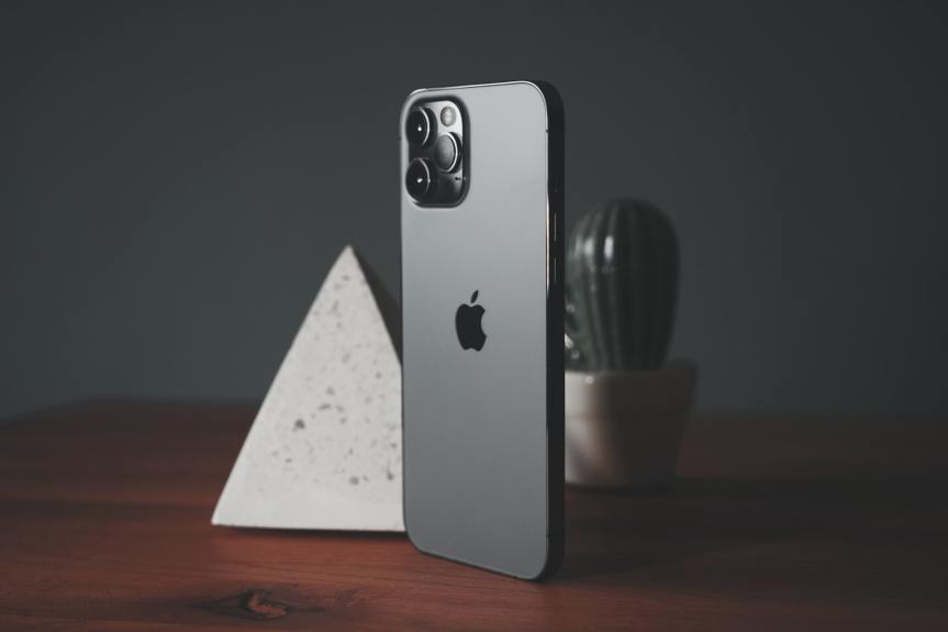 Co warto wiedzieć o naprawie&nbsp;iPhone’a?